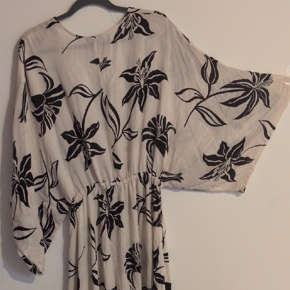 Angie Cream and Black Floral Dress - Picture 5 of 5